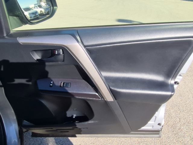 Used 2018 Toyota RAV4 LE image 17