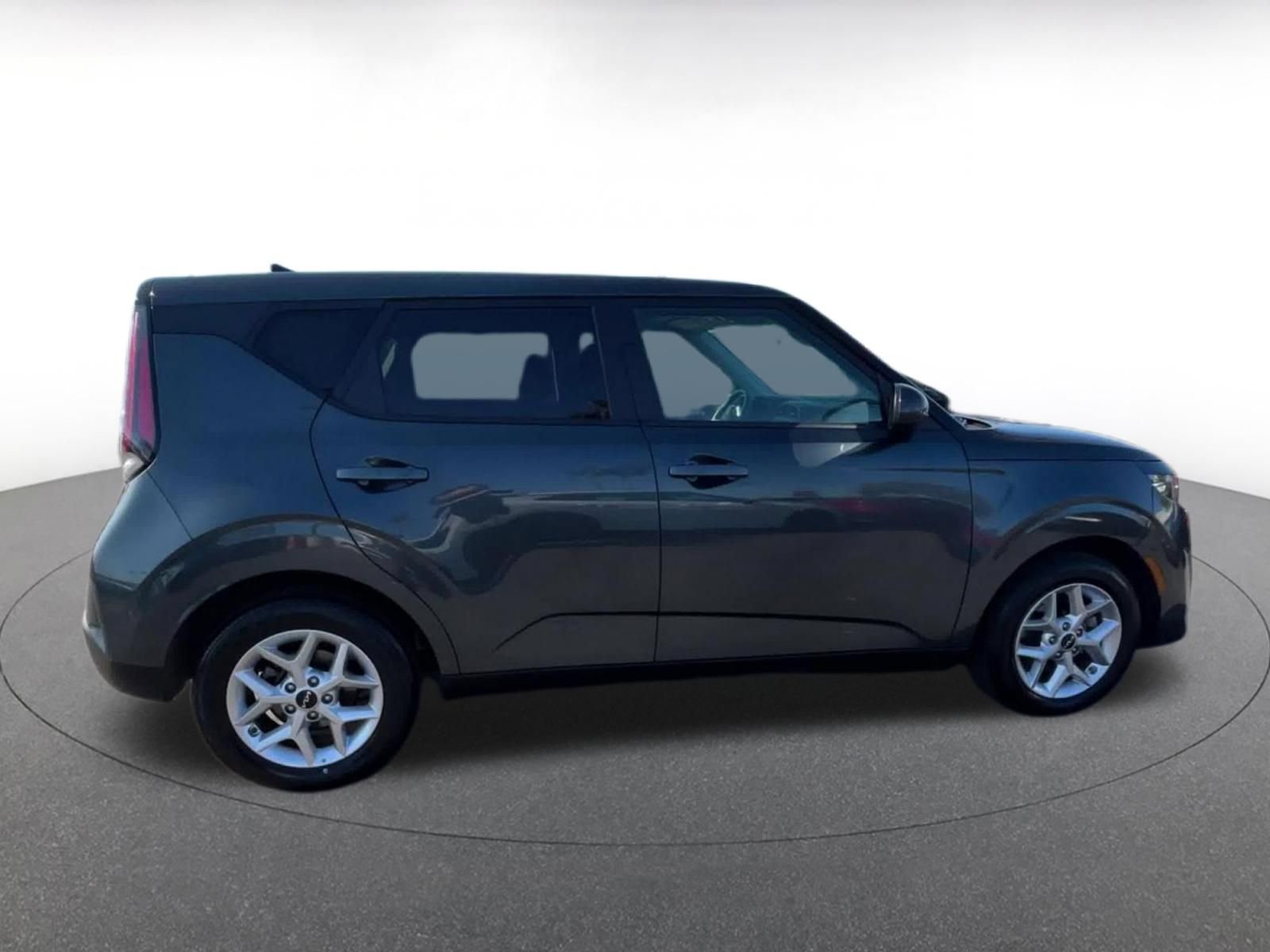 Used 2025 Kia Soul LX w/ LX Technology Package FWD image 16