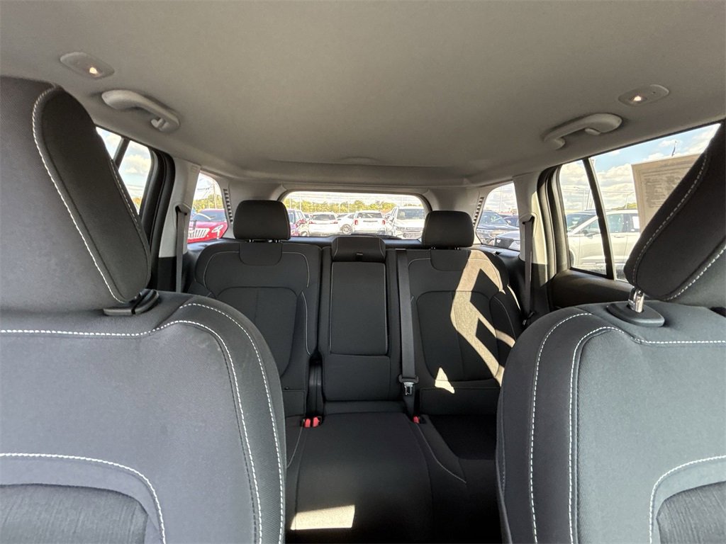 Used 2023 Jeep Grand Cherokee Laredo image 13