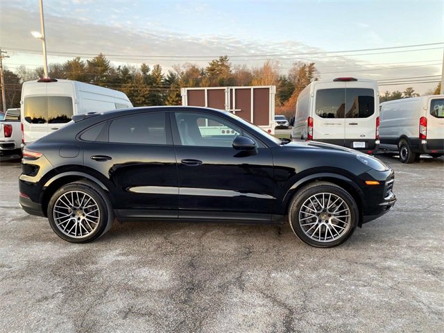 Used 2022 Porsche Cayenne Platinum Edition image 2