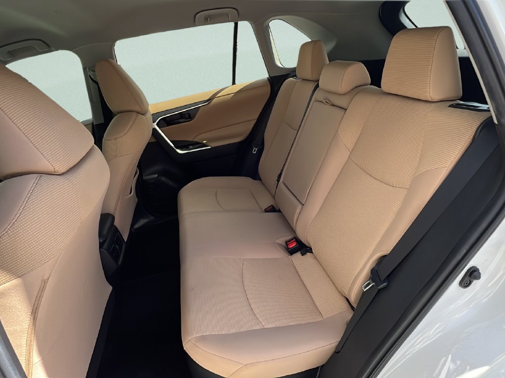 Used 2022 Toyota RAV4 LE AWD/4WD image 10