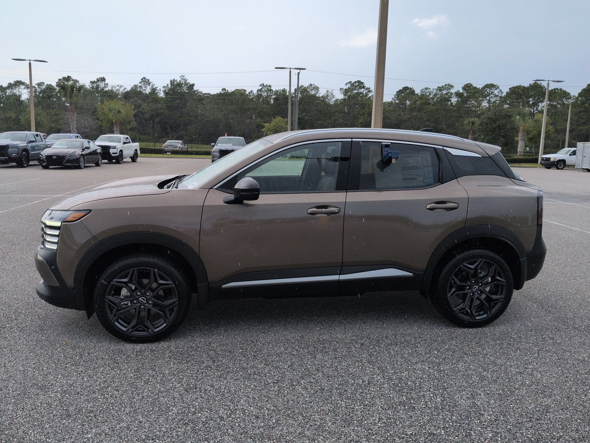 New 2026 Nissan Kicks SR FWD image 8
