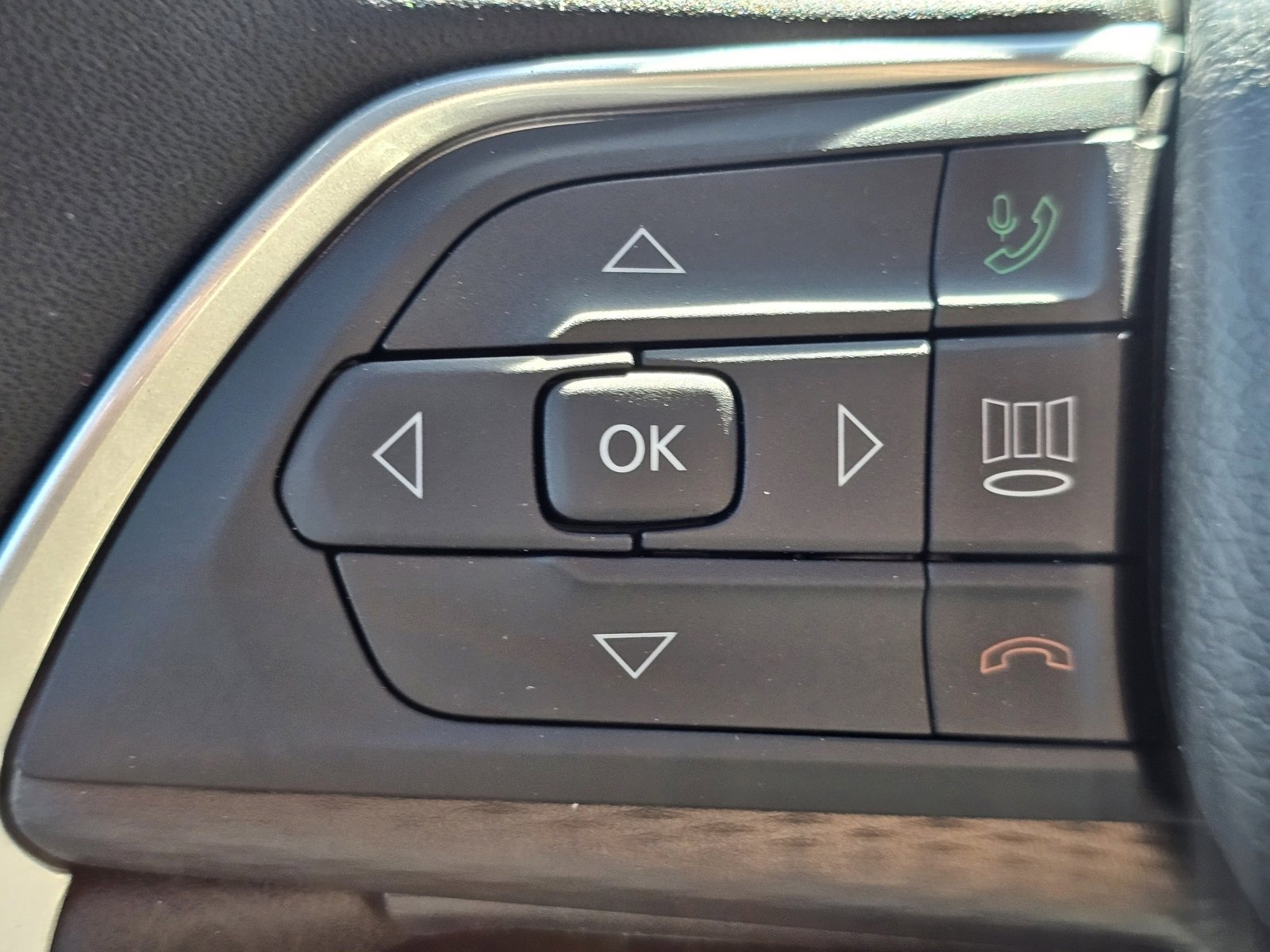 New 2025 Jeep Grand Cherokee L Laredo image 15