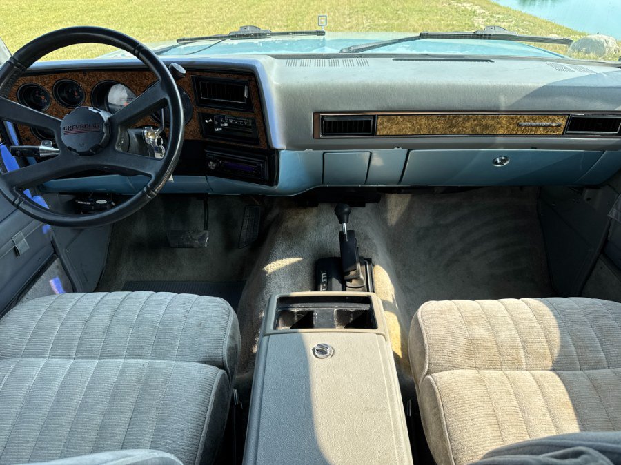 Used 1989 Chevrolet Suburban 4WD image 30