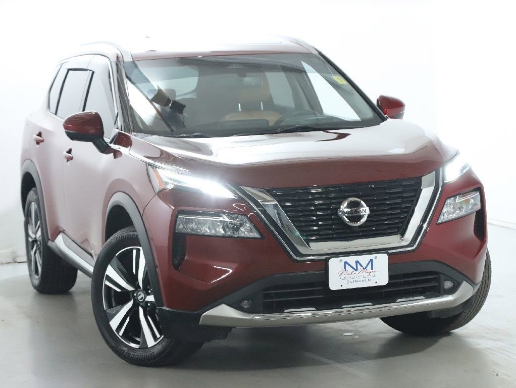 Used 2021 Nissan Rogue Platinum image 2