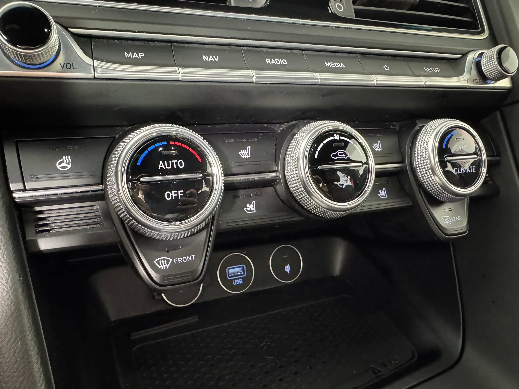 Used 2023 Genesis G70 2.0T w/ Sport Prestige Package AWD/4WD image 21