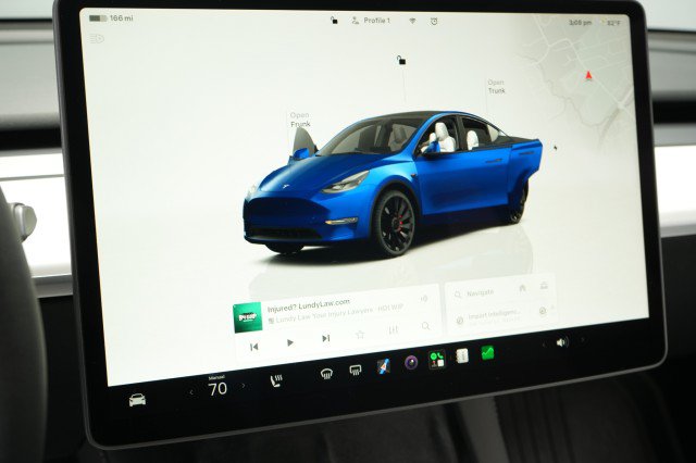Used 2025 Tesla Model Y Performance AWD/4WD image 28