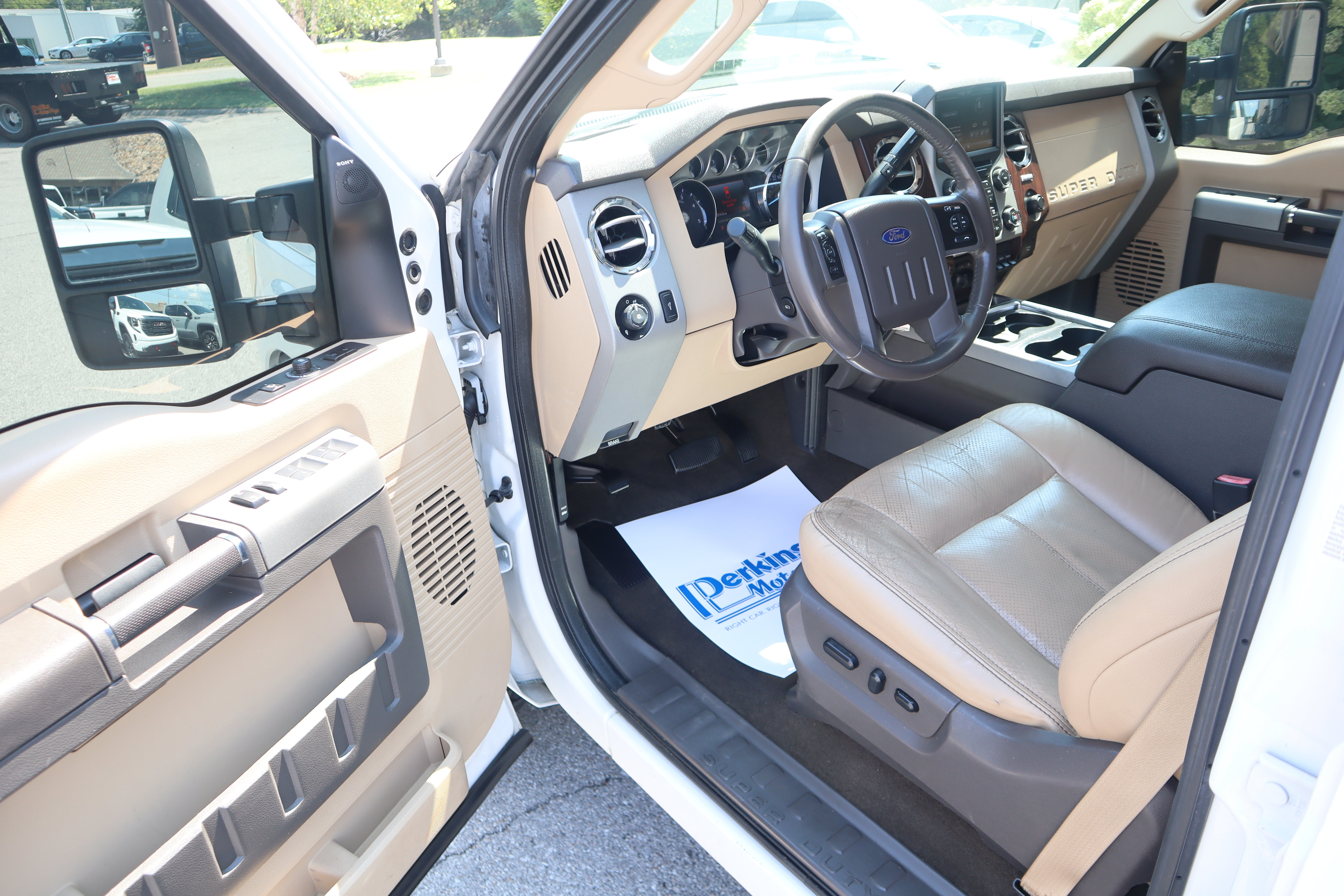 Used 2015 Ford F350 Lariat w/ Lariat Interior Package AWD/4WD image 3