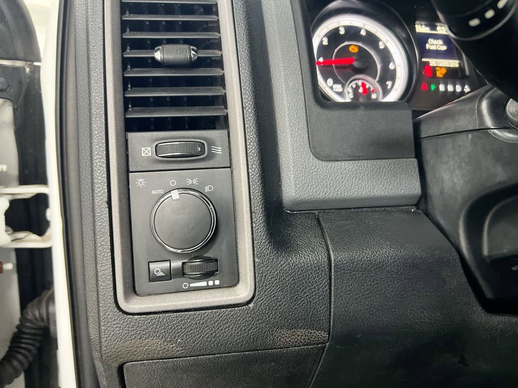 Used 2014 RAM 2500 Tradesman w/ Chrome Appearance Group image 17