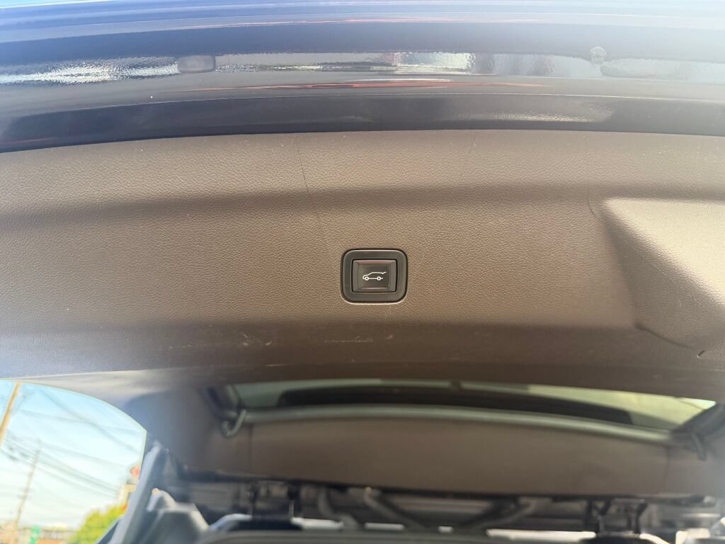 Used 2022 GMC Yukon XL Denali AWD/4WD image 34