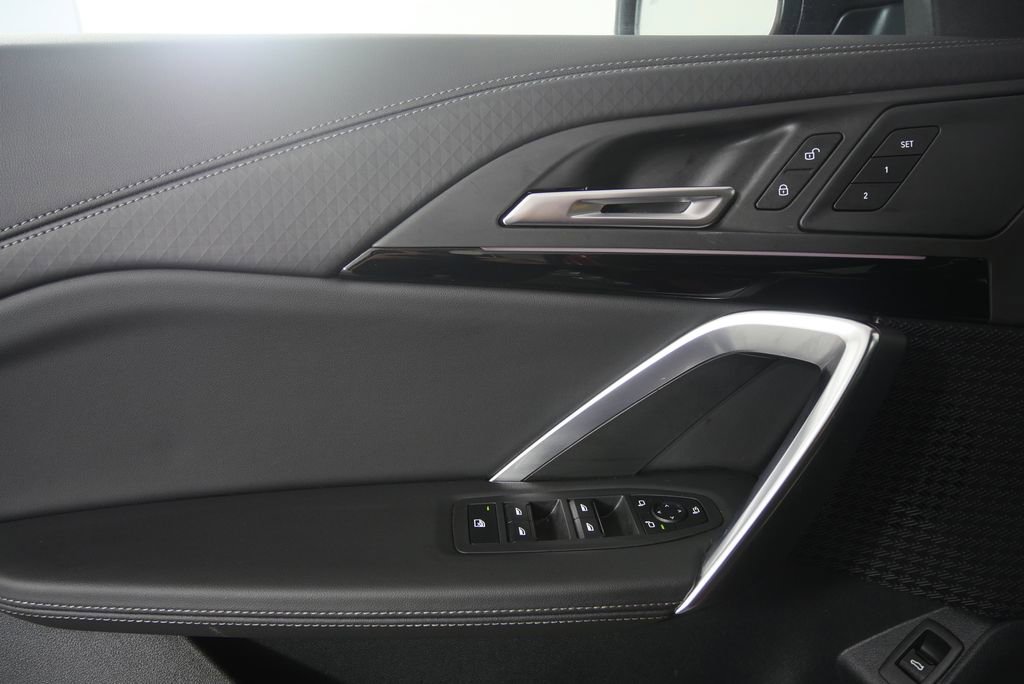 Used 2025 BMW X2 xDrive28i image 8