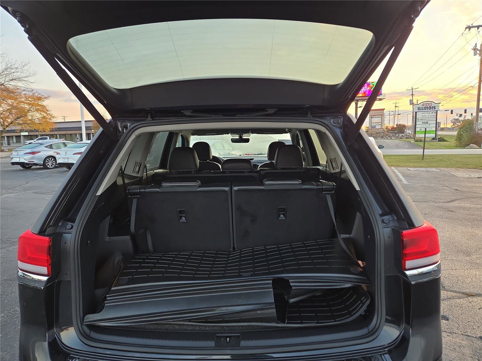 Used 2023 Volkswagen Atlas SE image 23