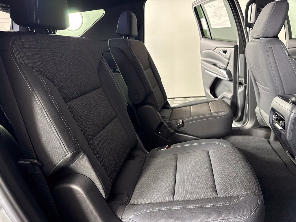 New 2027 Chevrolet Traverse LT FWD image 32