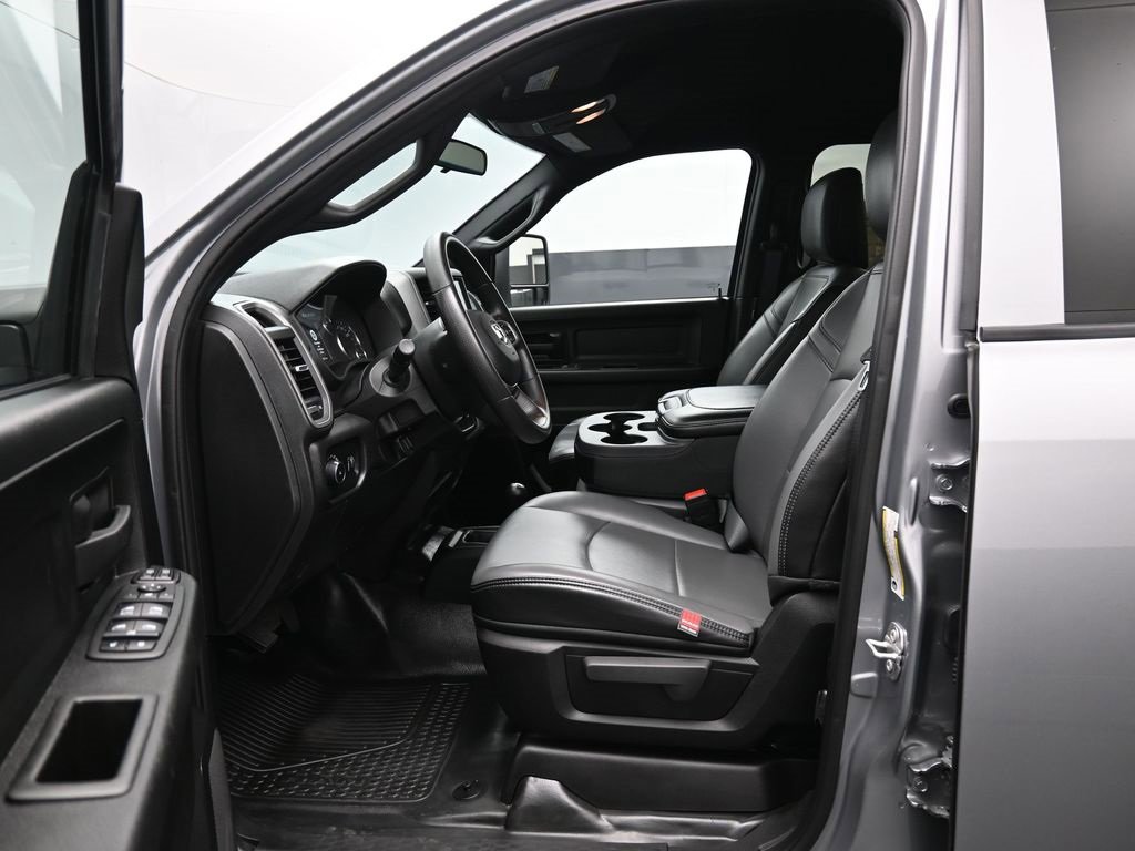 Used 2024 RAM 2500 Tradesman w/ Chrome Appearance Group image 9