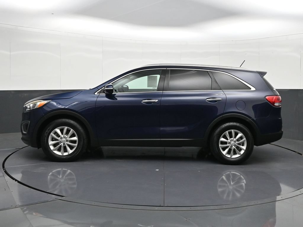 Used 2016 Kia Sorento FWD image 2