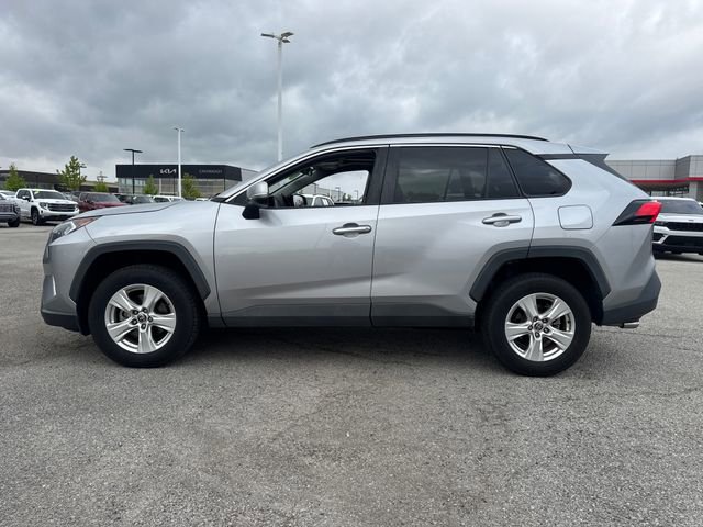 Used 2021 Toyota RAV4 XLE w/ Convenience Package FWD image 3