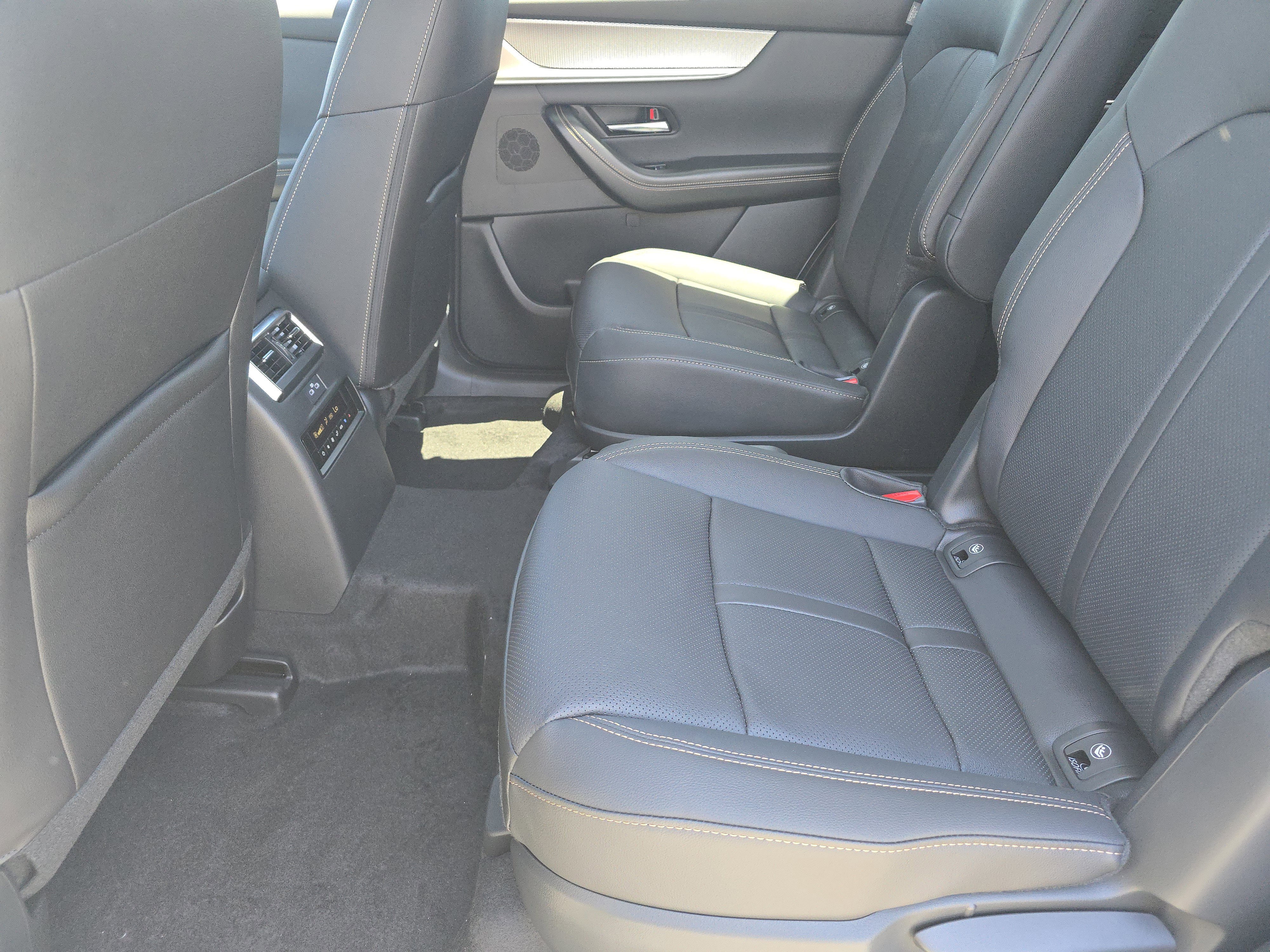 New 2025 MAZDA CX-90 Plug-In Hybrid w/Premium Sport image 10