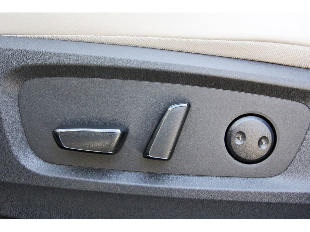 New 2026 Nissan Pathfinder SL w/ SL Premium Package (P04) FWD image 27