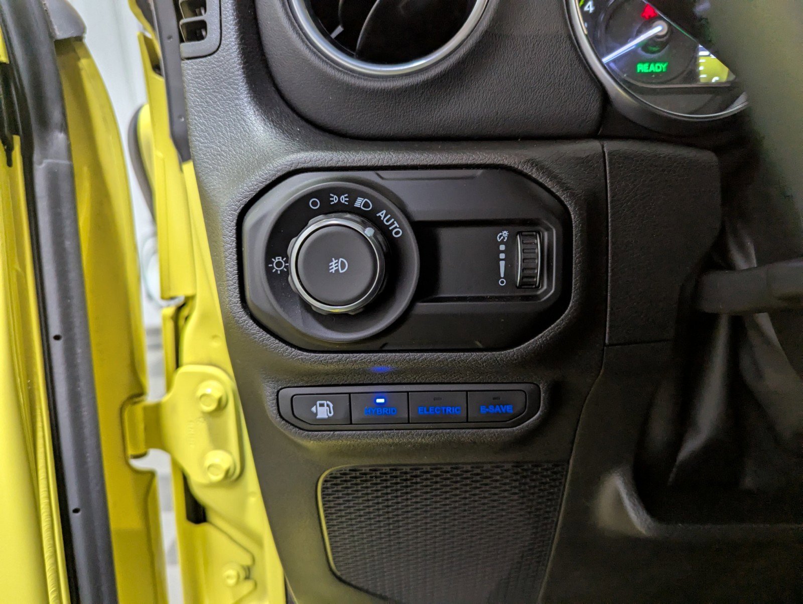 Used 2023 Jeep Wrangler Sahara w/ Cold Weather Group image 18