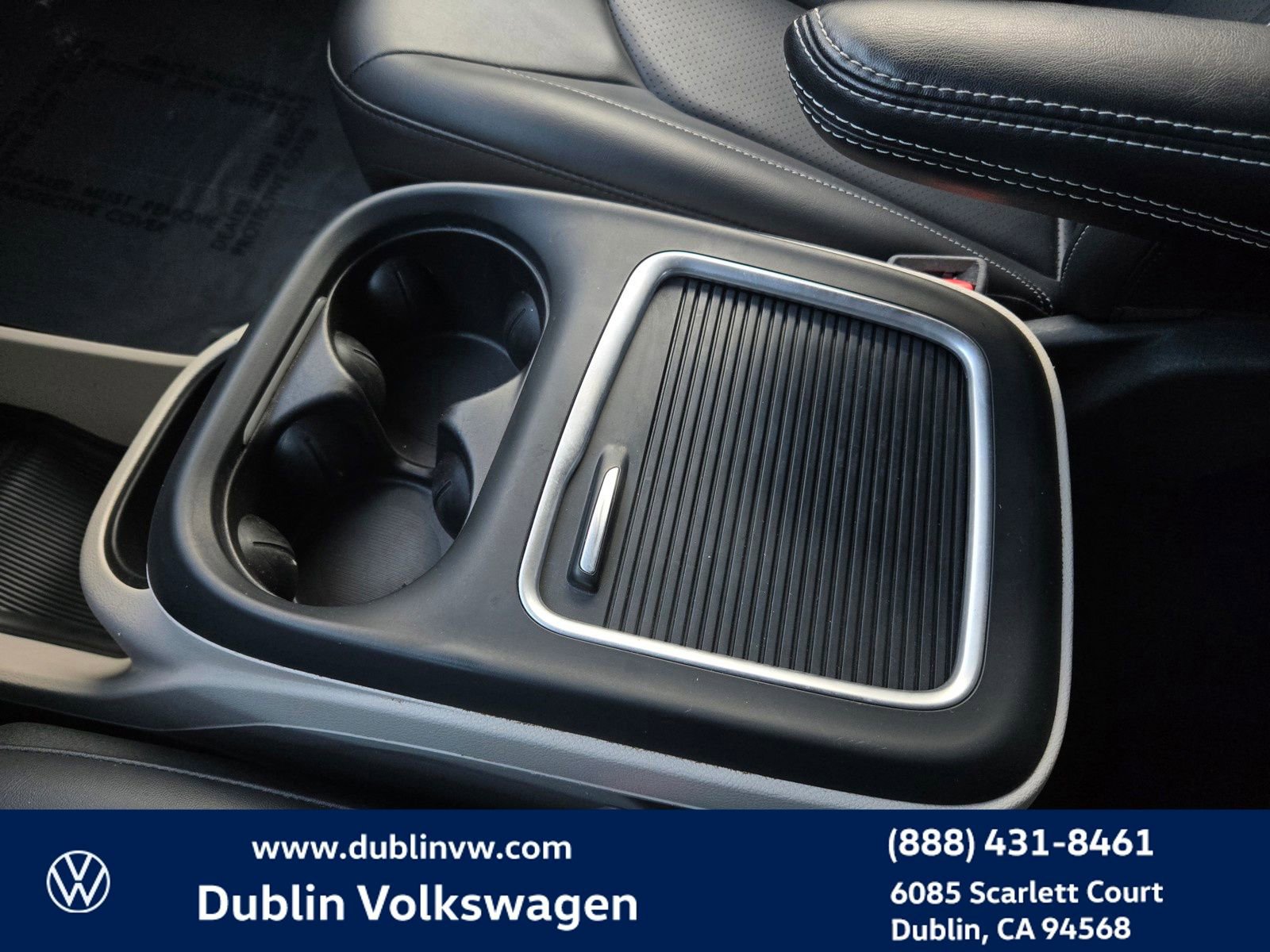 Used 2024 Chrysler Pacifica Select image 19