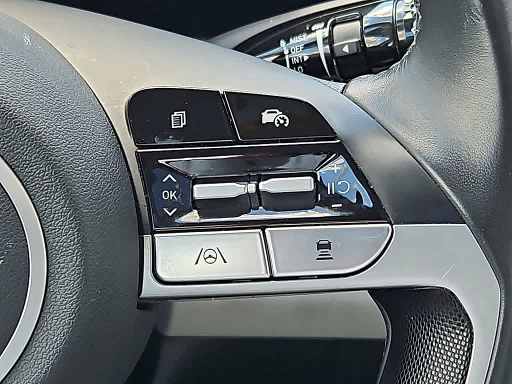 Used 2025 Hyundai Elantra Limited FWD image 22