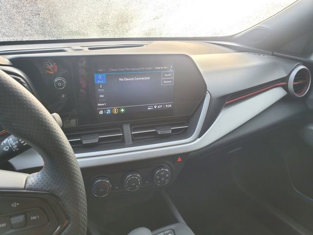 Certified 2024 Chevrolet Trax RS w/ Sunroof Package image 25