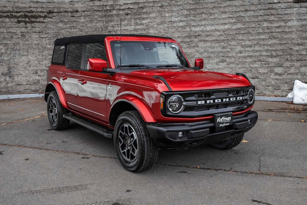 Used 2023 Ford Bronco Outer Banks image 1