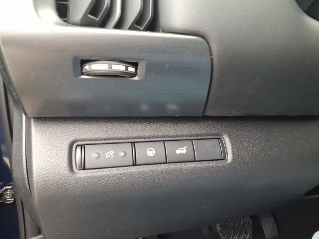 New 2026 Nissan Pathfinder SL image 18