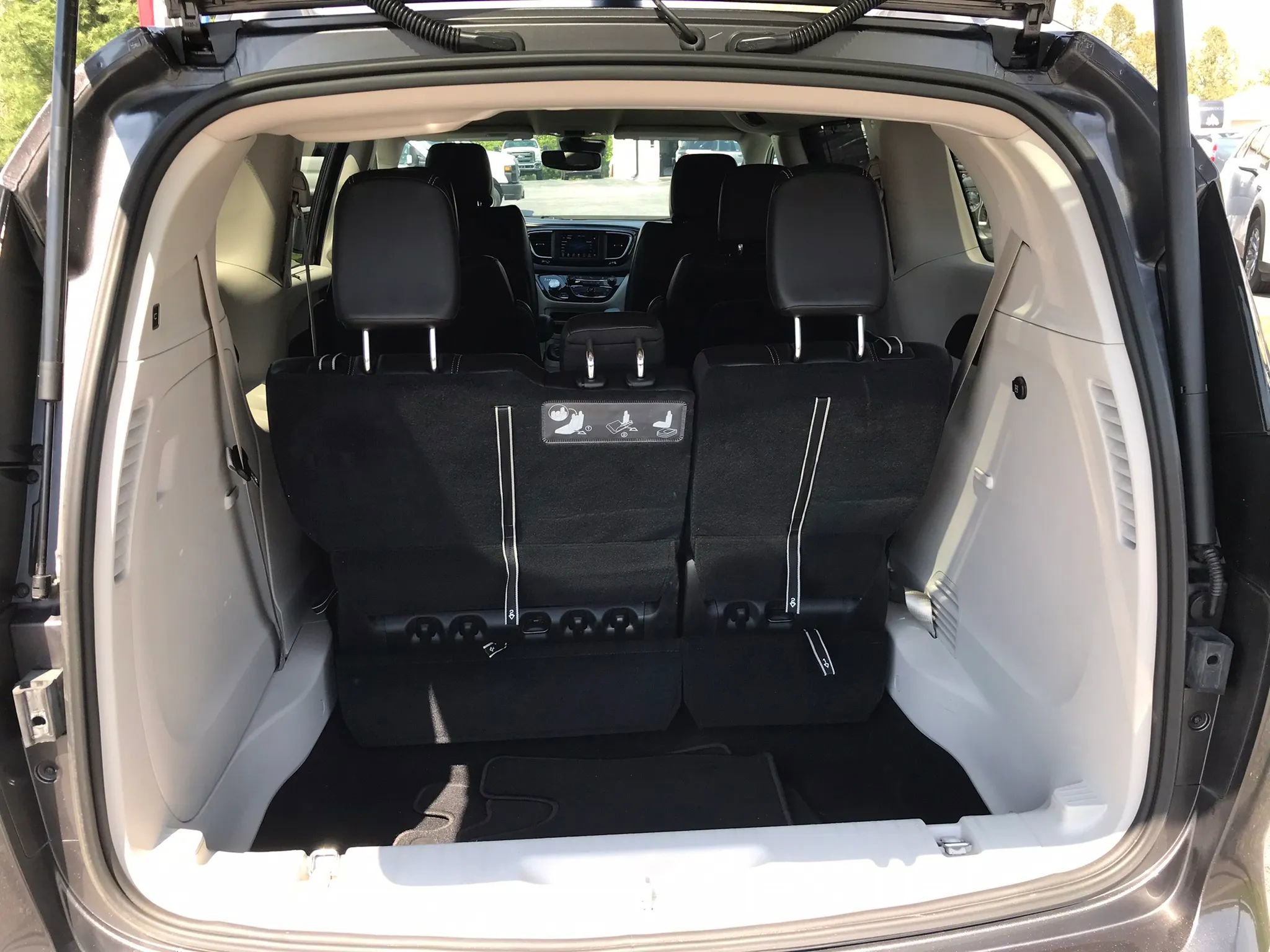 Used 2021 Chrysler Voyager Lxi FWD image 36