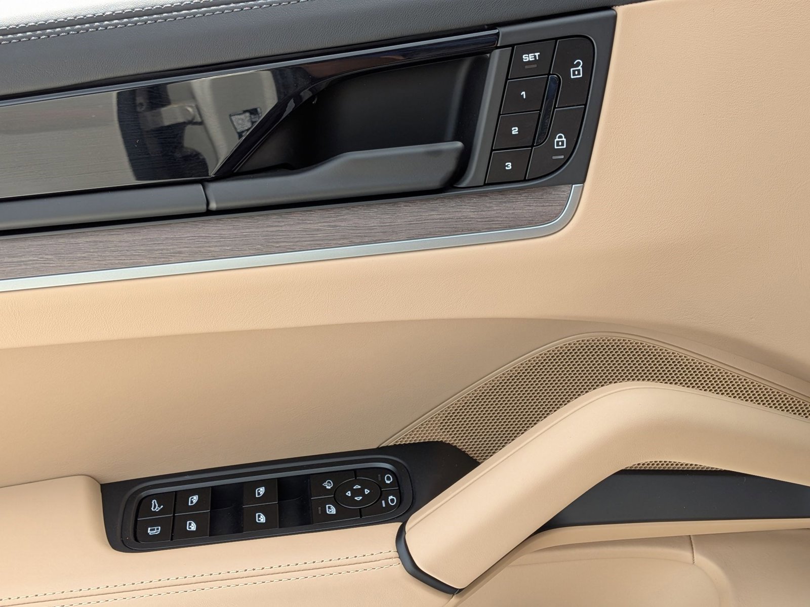 Used 2026 Porsche Cayenne E-Hybrid image 15