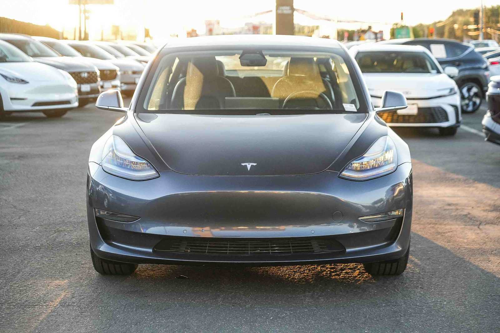 Used 2018 Tesla Model 3 Long Range RWD image 4