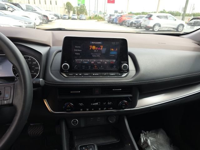 Used 2023 Nissan Rogue SV image 17