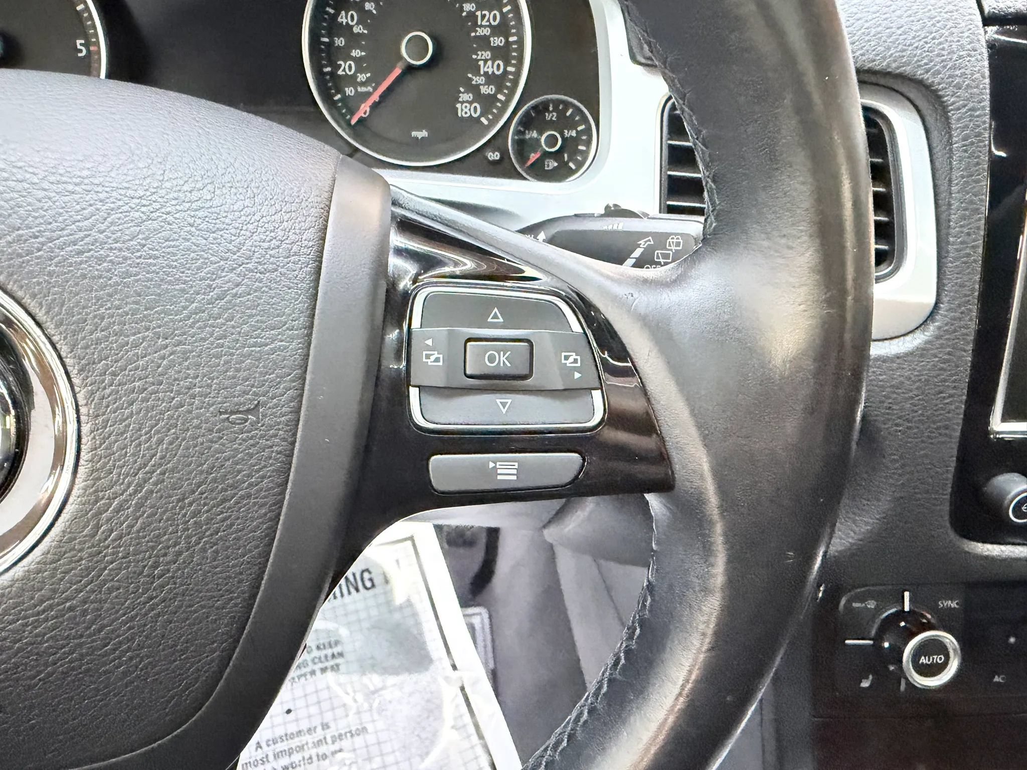 Used 2013 Volkswagen Touareg Executive AWD/4WD image 24