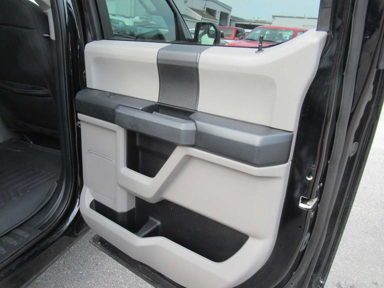 Used 2018 Ford F150 XL w/ Equipment Group 101A Mid AWD/4WD image 17