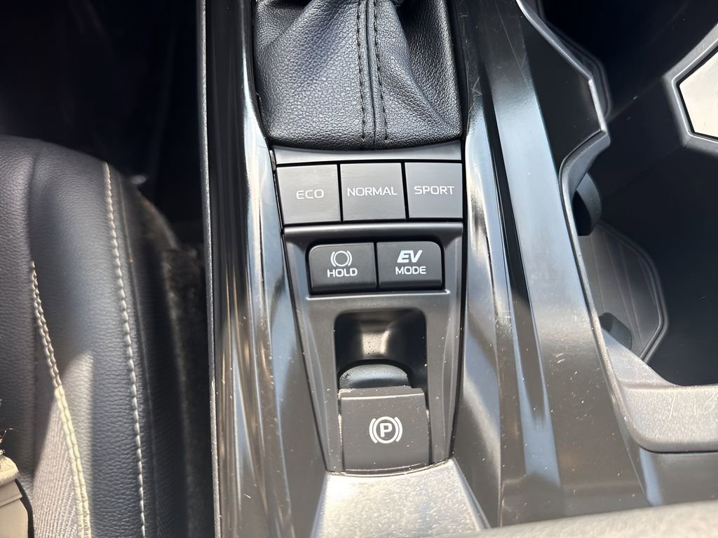 Used 2025 Toyota Camry SE FWD image 21