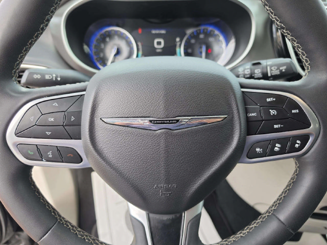 Used 2024 Chrysler Pacifica Touring-L FWD image 39