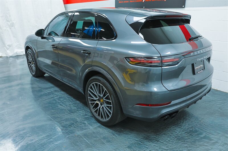 Used 2020 Porsche Cayenne Turbo AWD/4WD image 19
