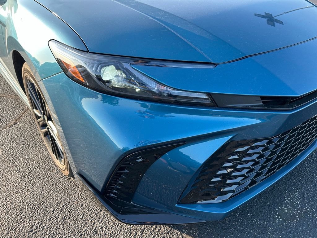 Used 2025 Toyota Camry SE FWD image 3