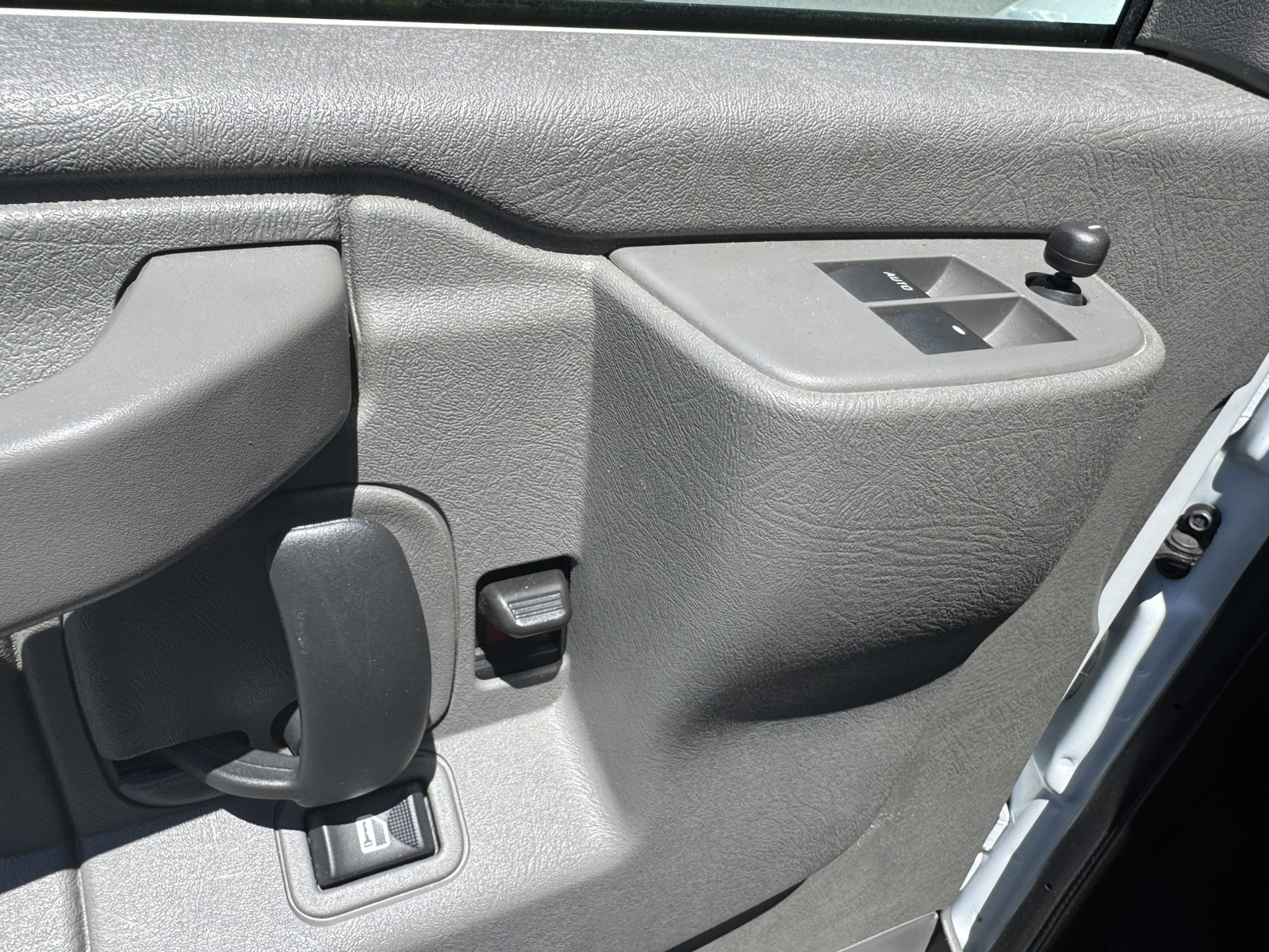 Used 2025 GMC Savana 3500 LT w/ LT Preferred Equipment Group RWD image 11