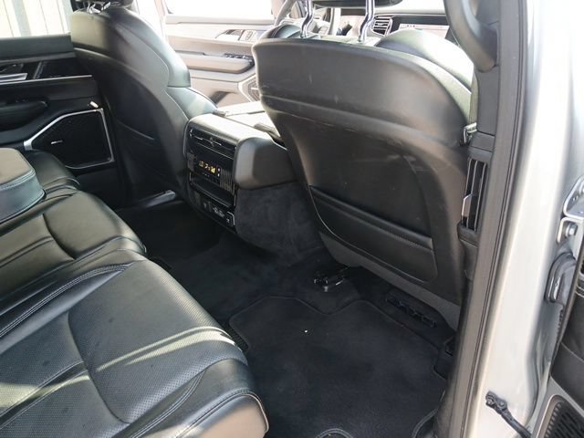 Used 2024 Jeep Wagoneer L Series II w/ Flexible Seating Group AWD/4WD image 25