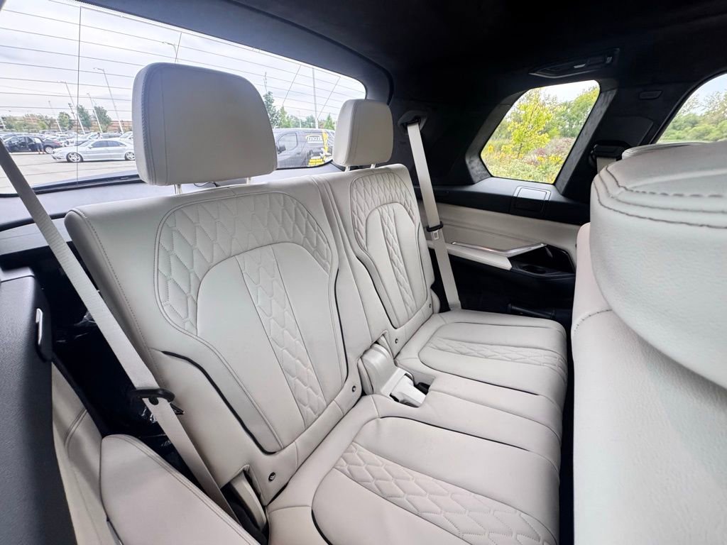 Used 2026 BMW X7 xDrive40i w/ Executive Package image 25