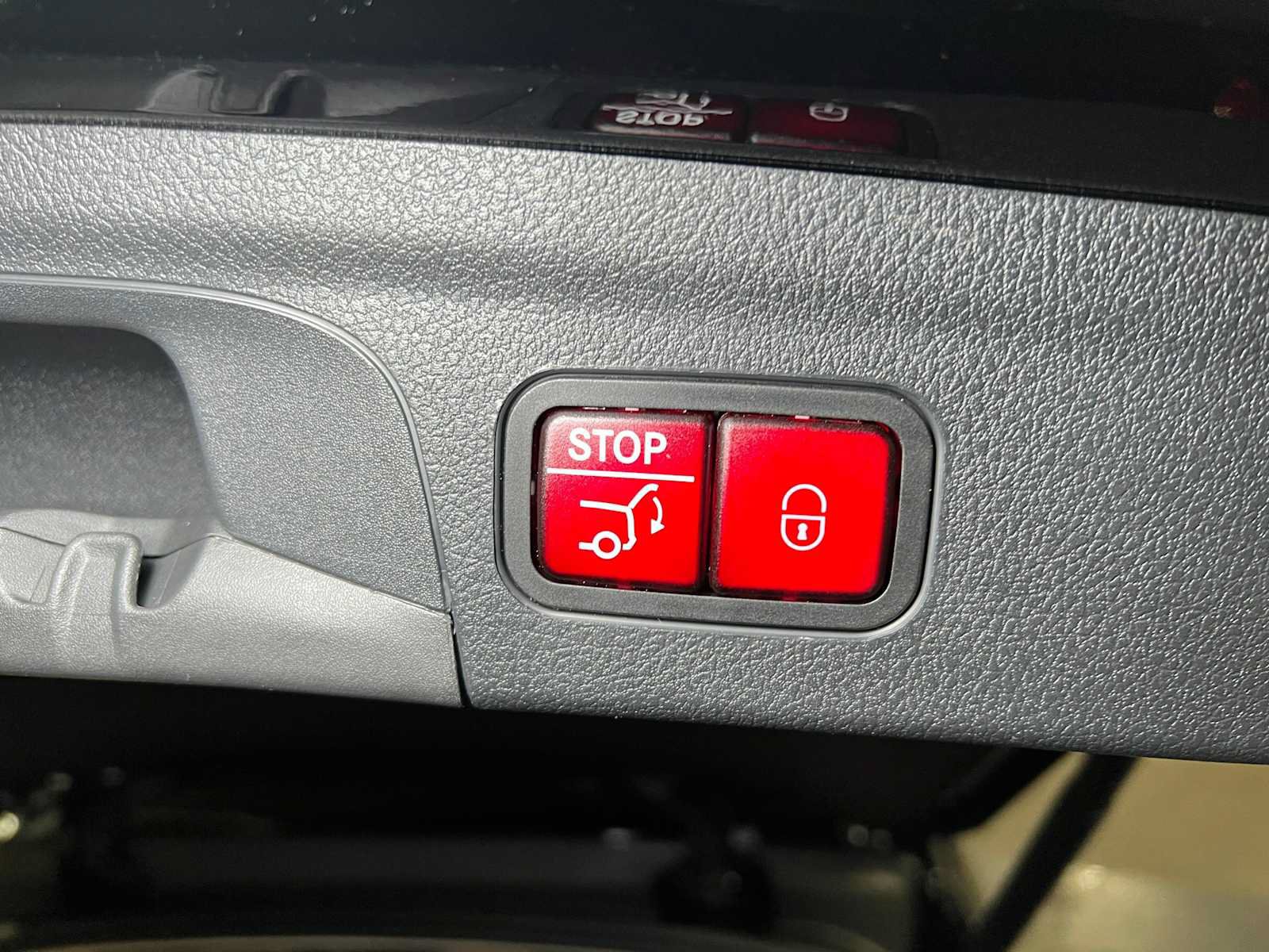 Used 2025 Mercedes-Benz GLE 350 4MATIC image 17