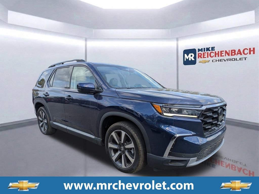 Used 2024 Honda Pilot Touring image 1