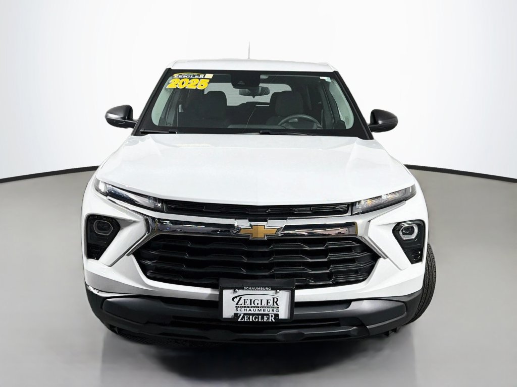 Used 2025 Chevrolet TrailBlazer LS w/ LS Convenience Package FWD image 2