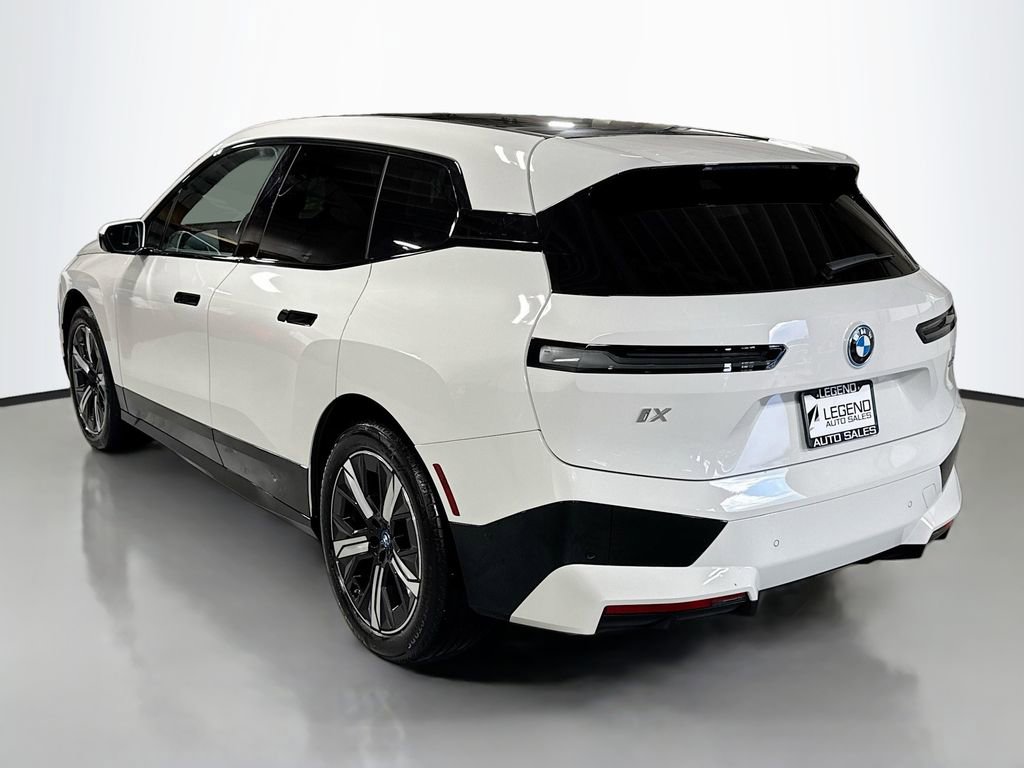 Used 2023 BMW iX xDrive50 w/ Sport Package image 9