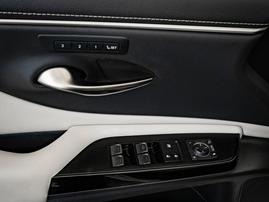 Certified 2023 Lexus ES 250 w/ Premium Package image 25