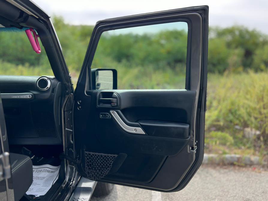 Used 2018 Jeep Wrangler Unlimited Sahara image 28