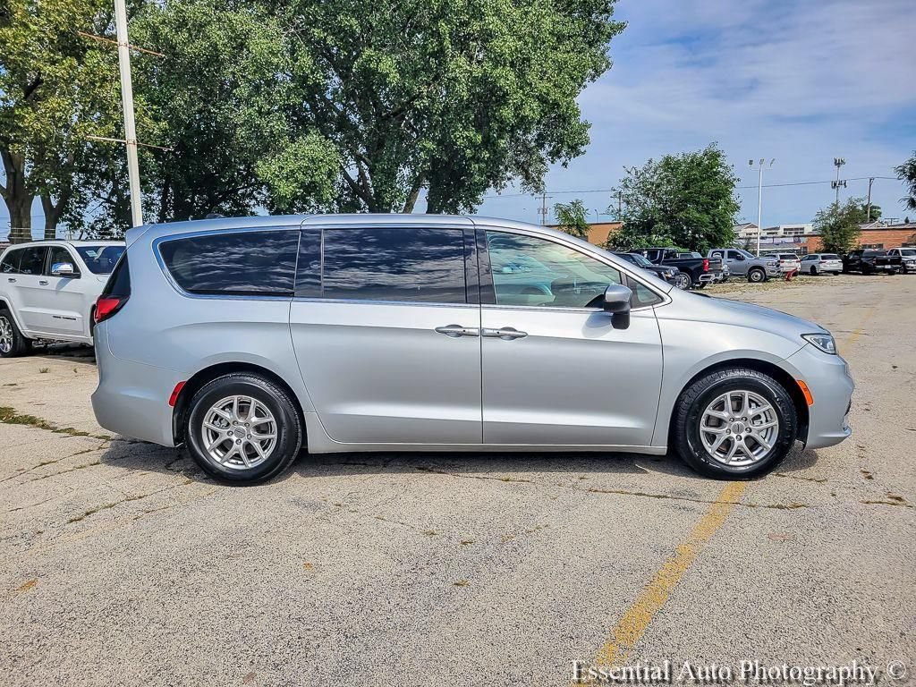 Certified 2023 Chrysler Pacifica Touring-L FWD image 15