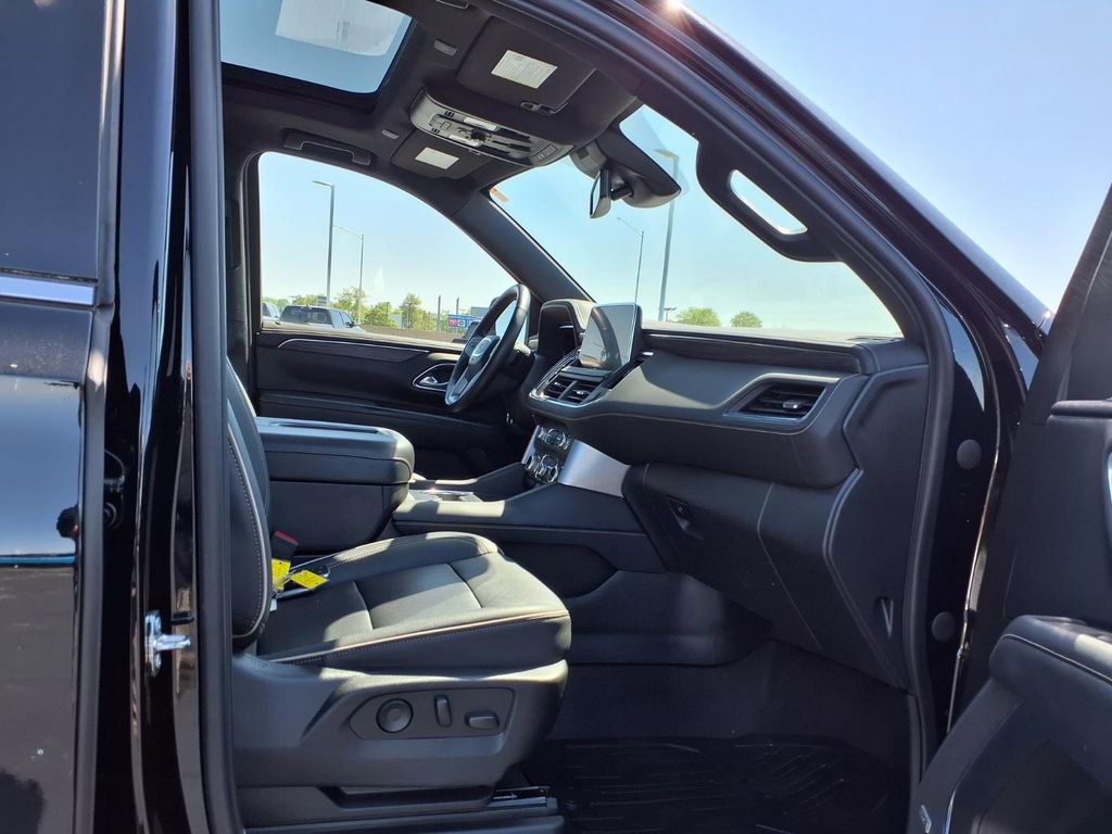 Used 2023 GMC Yukon XL SLT w/ SLT Premium Package image 28