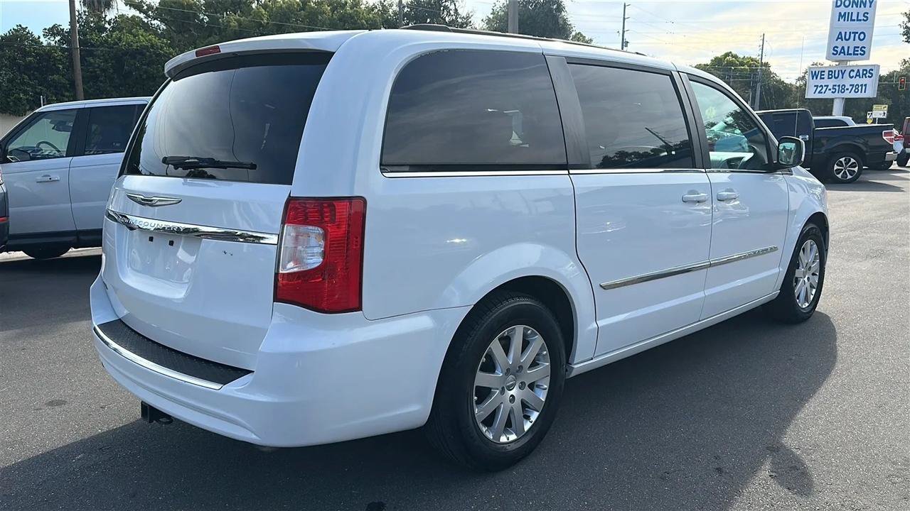 Used 2016 Chrysler Town & Country Touring FWD image 9